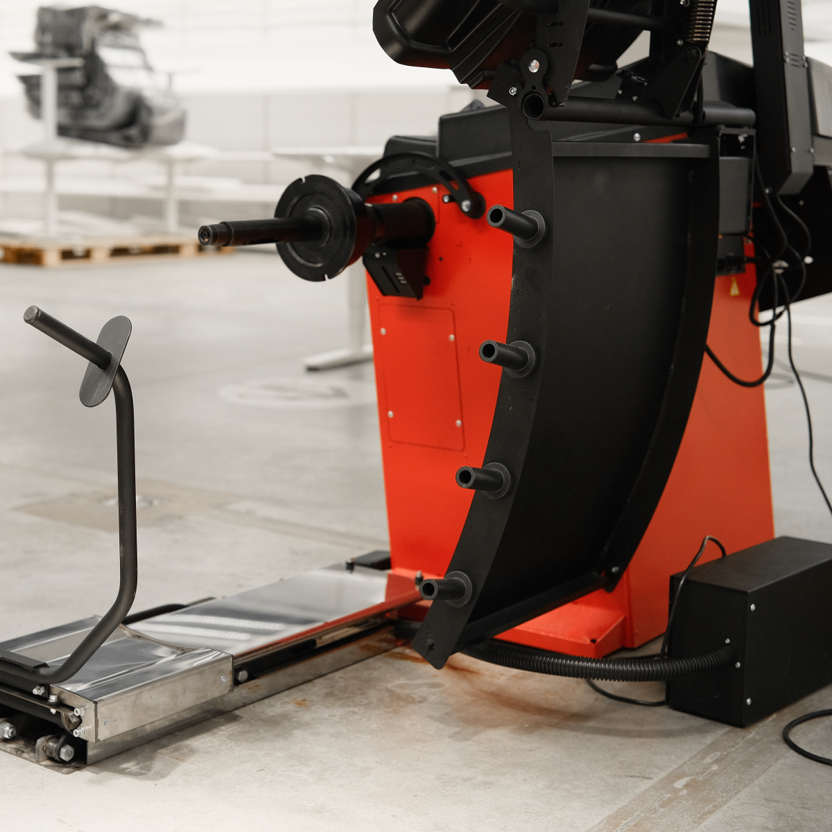 Устойчив к броскам напряжения