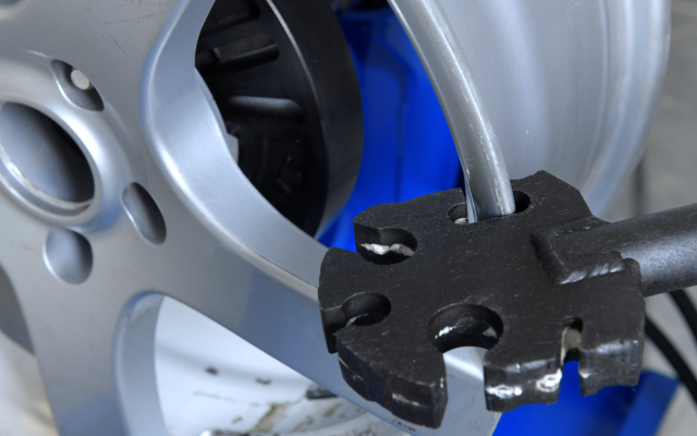 Ключ для быстрой ручной правки закраин в комплекте