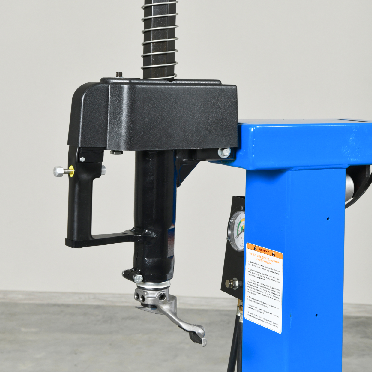 Специальные демпферы на колонне